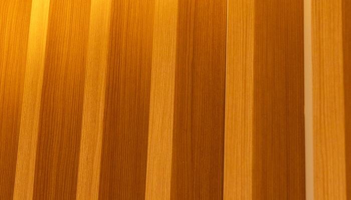 Muestra de lambrín interior de madera